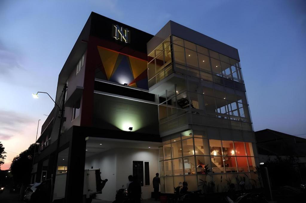 Nozz Hotel *